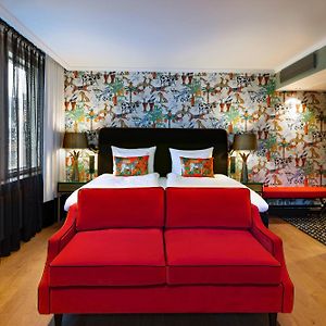 Kamer met een King Size Bed op de Hoek